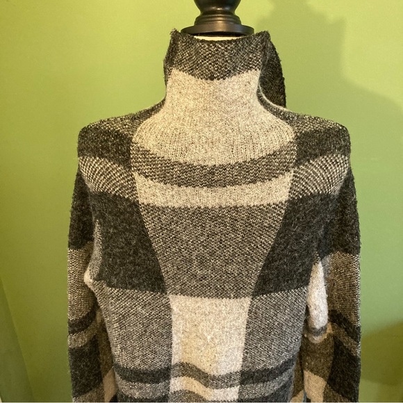 Cyrus Black Gray Plaid Cardigan - Picture 7 of 7